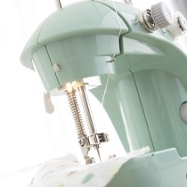 MiniPortableSewingMachinewithLED,ThreadCutterandAccessoriesSewnyInnovaGoods