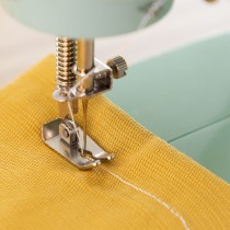 MiniPortableSewingMachinewithLED,ThreadCutterandAccessoriesSewnyInnovaGoods